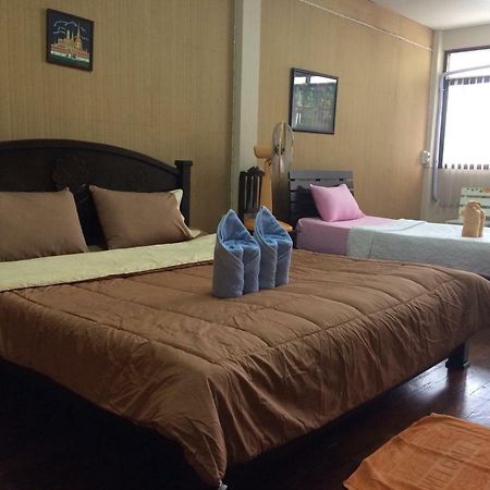 Changphuakgate Guesthouse チエンマイ エクステリア 写真