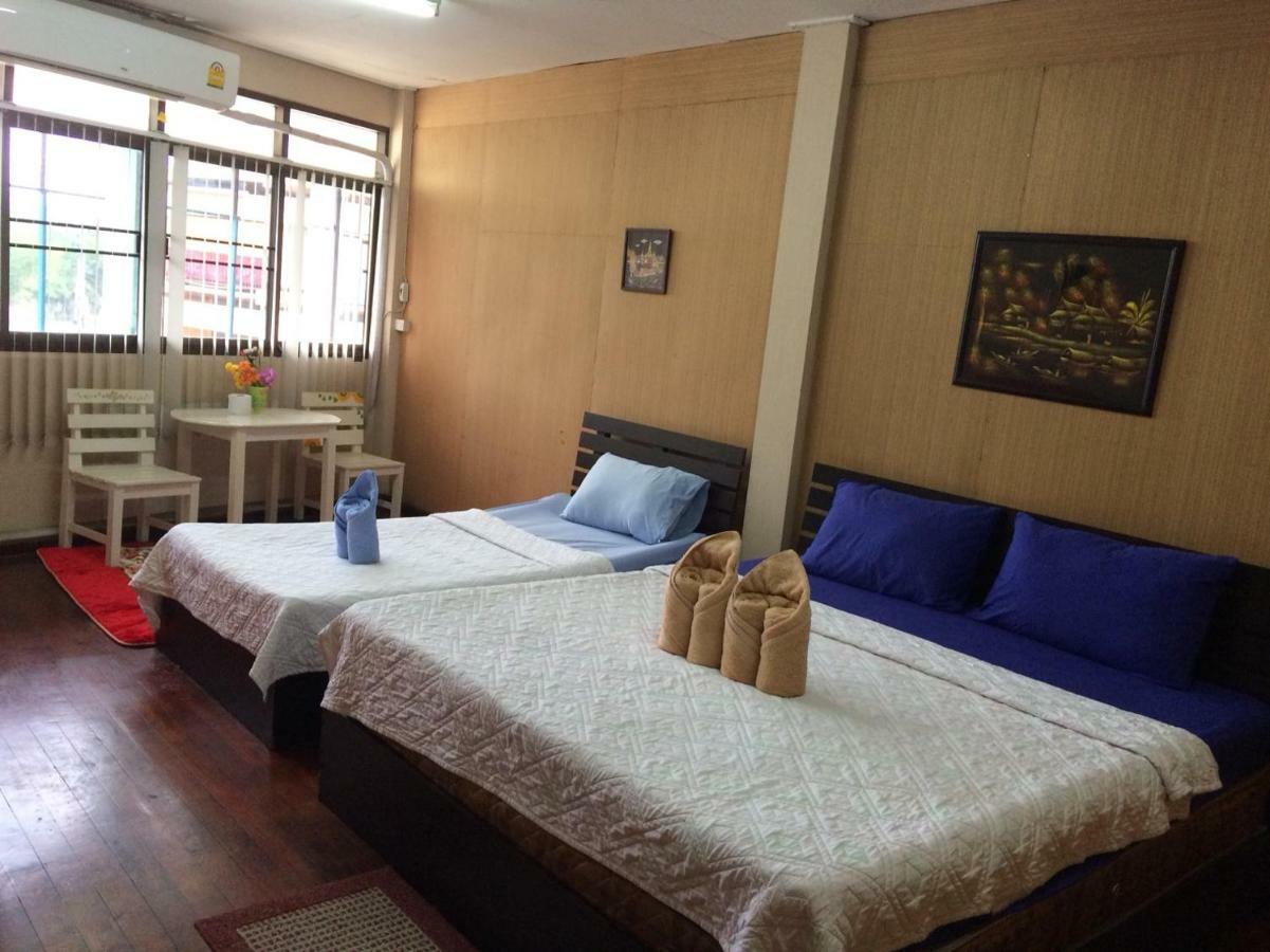 Changphuakgate Guesthouse チエンマイ エクステリア 写真