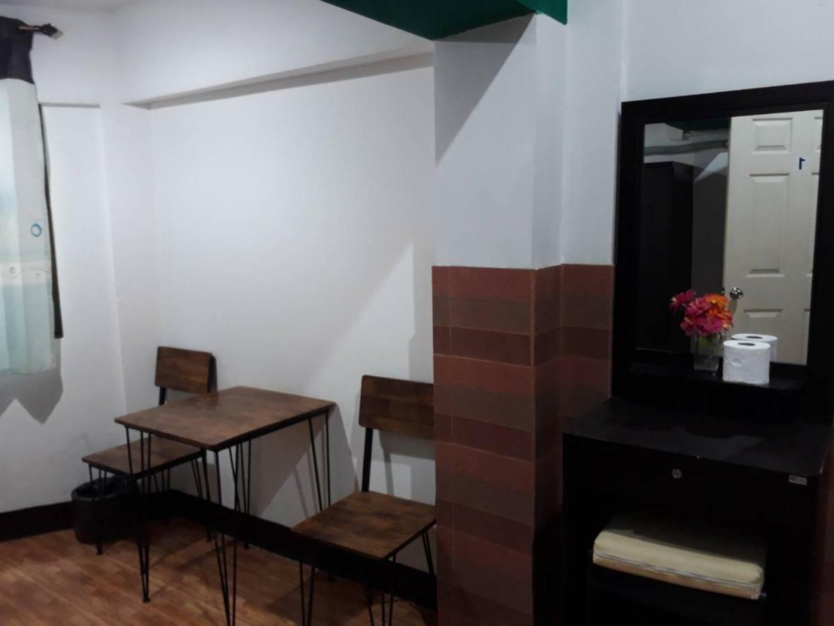 Changphuakgate Guesthouse チエンマイ エクステリア 写真