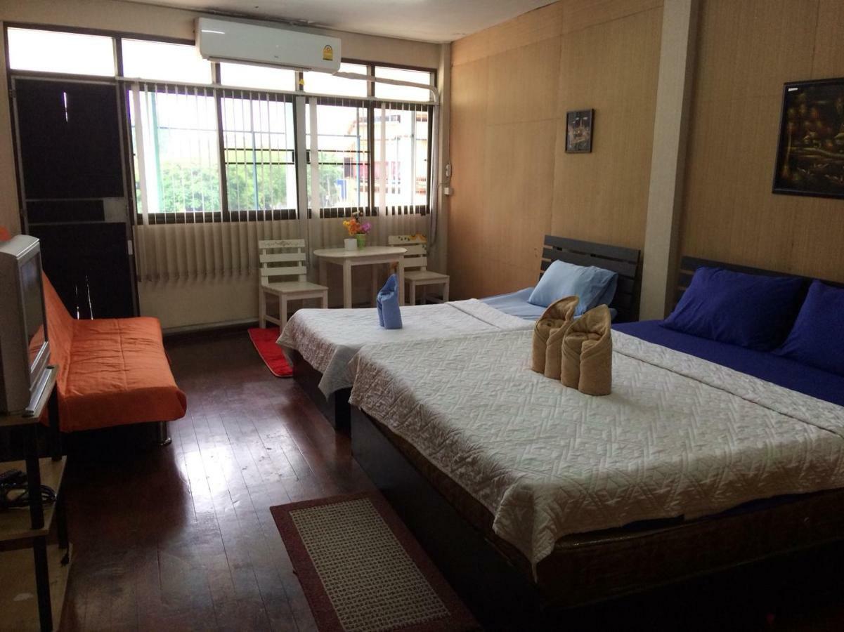Changphuakgate Guesthouse チエンマイ エクステリア 写真