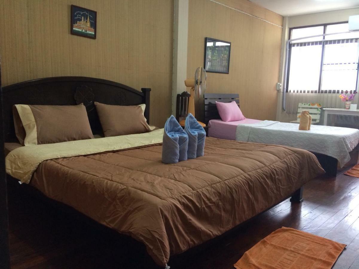 Changphuakgate Guesthouse チエンマイ エクステリア 写真