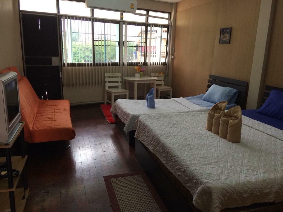 Changphuakgate Guesthouse チエンマイ エクステリア 写真