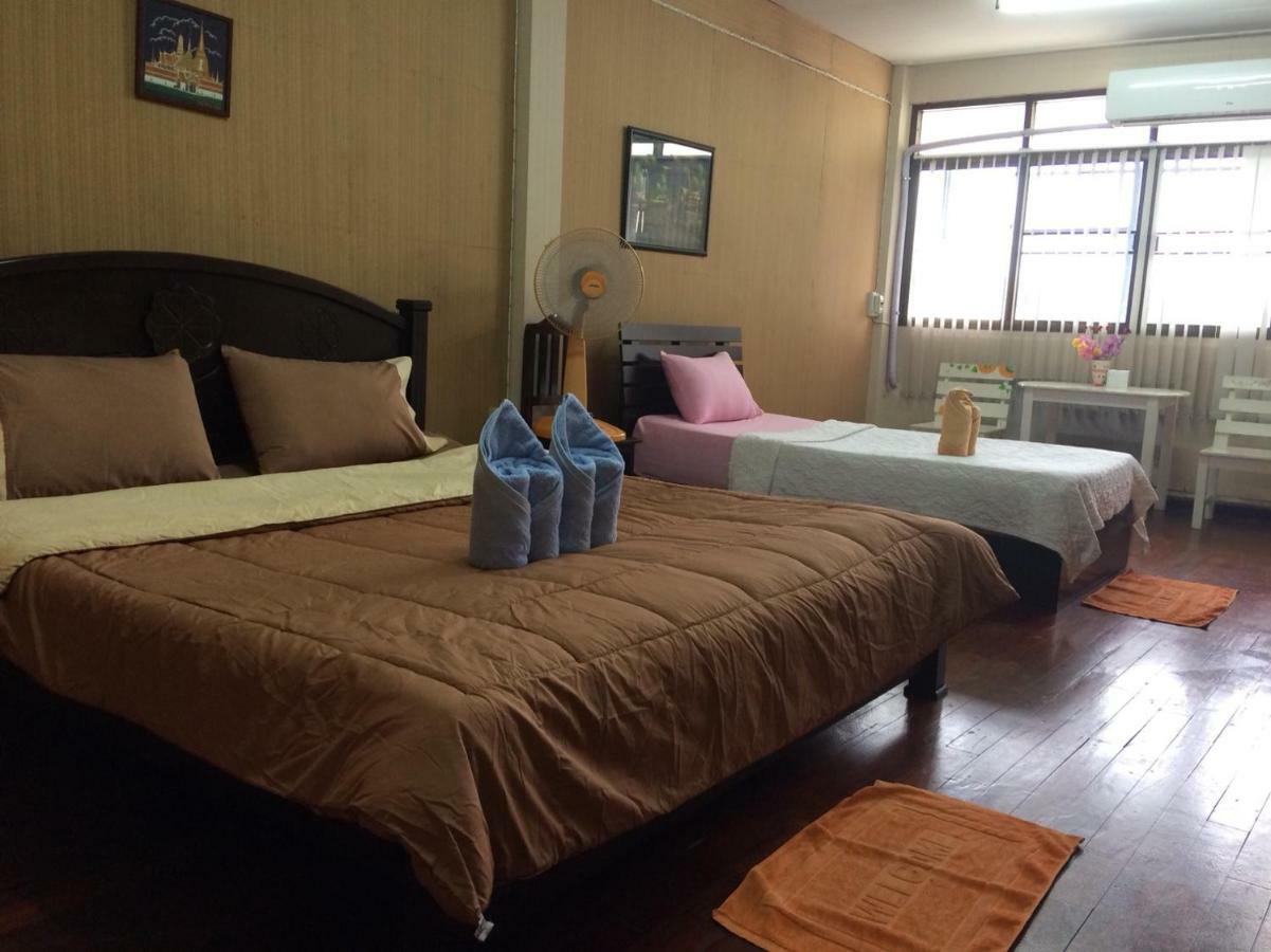 Changphuakgate Guesthouse チエンマイ エクステリア 写真