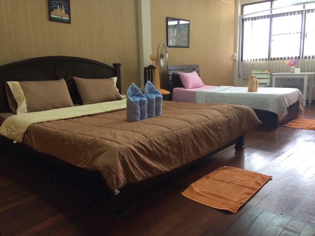 Changphuakgate Guesthouse チエンマイ エクステリア 写真