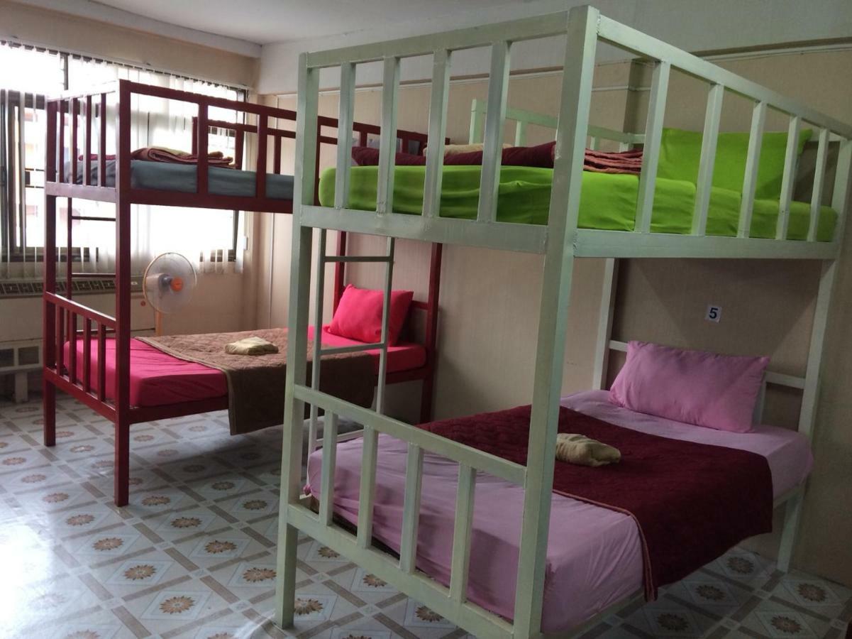Changphuakgate Guesthouse チエンマイ エクステリア 写真