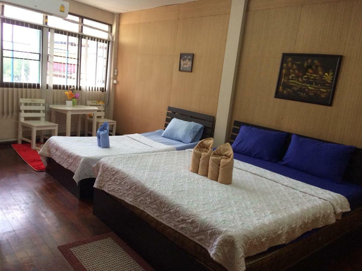 Changphuakgate Guesthouse チエンマイ エクステリア 写真