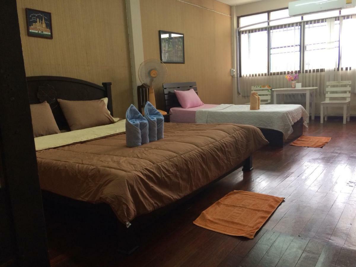 Changphuakgate Guesthouse チエンマイ エクステリア 写真